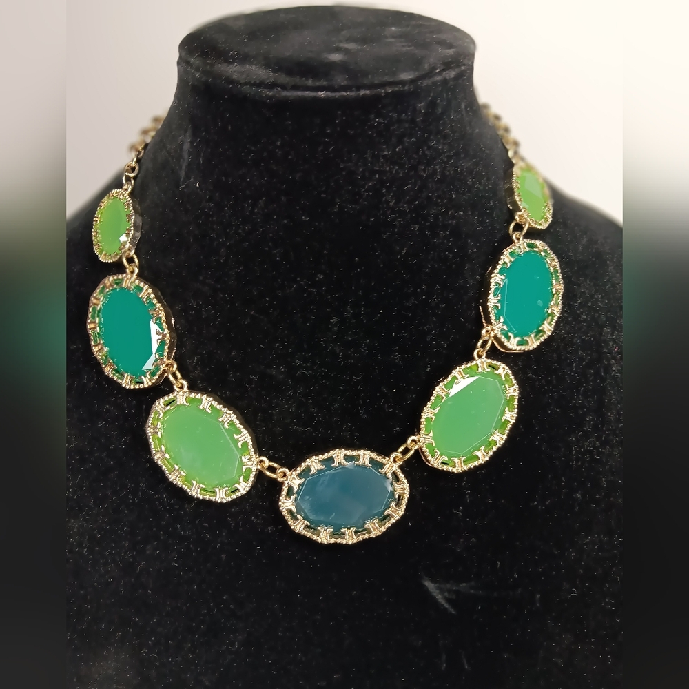 Elegant Green and Goldtone Necklace